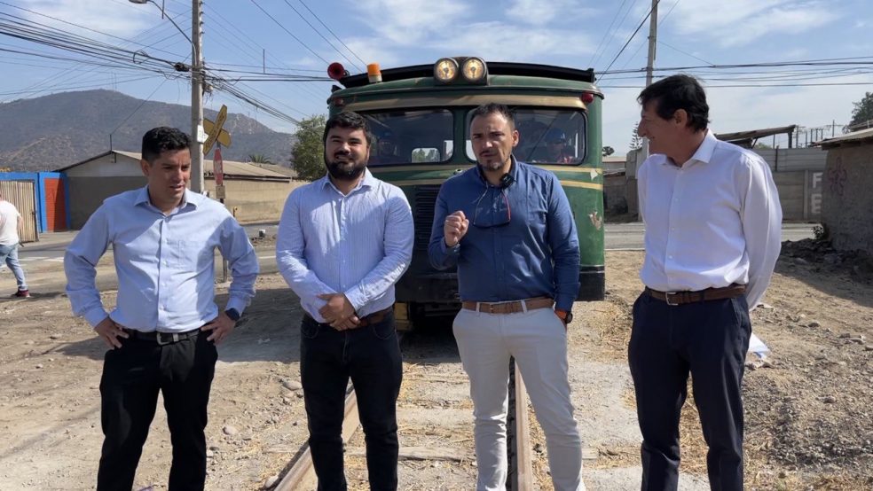 Delegado presidencial y alcalde de La Calera invitan a utilizar servicio gratuito de automotor que conecta el centro de la comuna con Artificio
