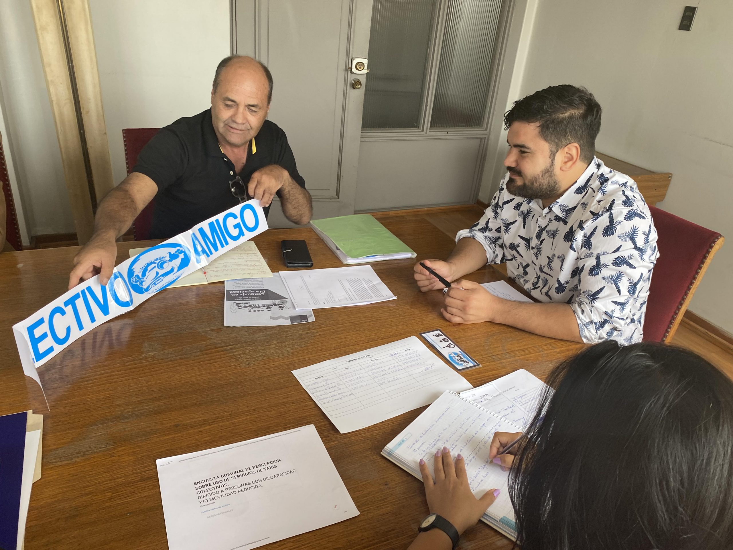 Agrupación de taxi colectivo de Quillota presentó iniciativa de inclusión “Colectivo Amigo” al delegado Presidencial de la provincia