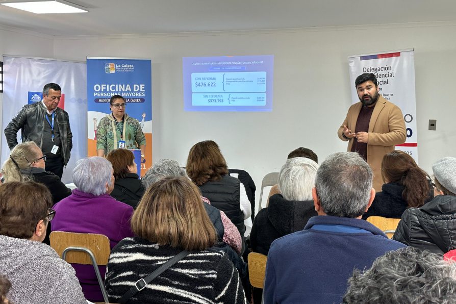 Personas mayores de La Calera participaron en charla informativa sobre la Reforma Previsional