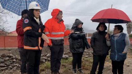 Visita preventiva en terreno, badén San Pedro, junto a Alcalde de Quillota, Luis Mella.